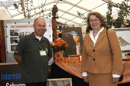 Es kamen sehr viele Persönlichkeiten zur Eisvogel-Ausstellung 2009. Frau Todsen-Reese und Wilfried Stender